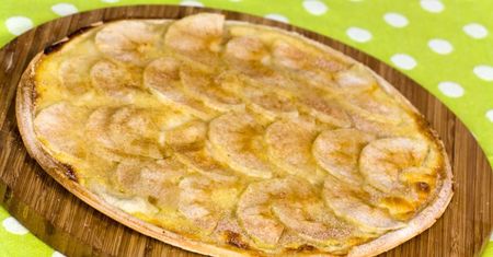 Gotowanie na ekranie: tarta flambee z miodem i gruszkami