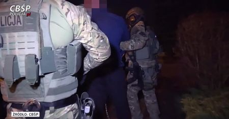 Policja rozbiła gang narkotykowy powiązany z poznańskimi pseudokibicami.