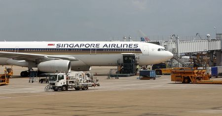 Tragiczne turbulencje na trasie Londyn-Singapur: 71 rannych i jedna ofiara śmiertelna