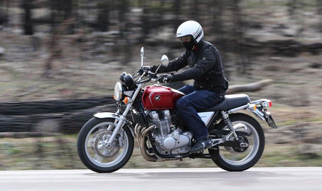 Honda CB1100: klasyka po japońsku