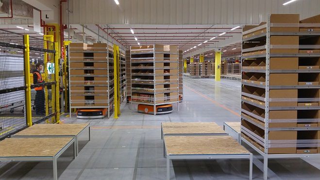 Amazon wprowadził pierwszy taki system w Europie - zrobotyzowane centrum logistyczne