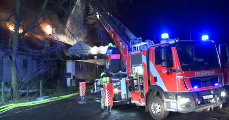 Spłonął hotel w Berlinie. Ogień strawił cały budynek