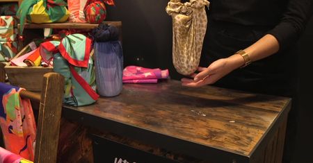 Świąteczne prezenty zapakowane w duchu zero-waste. Jak to zrobić?