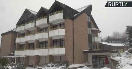 Zaszczepieni pensjonariusze z domu opieki w Niemczech zakażeni tzw. brytyjską odmianą koronawirusa