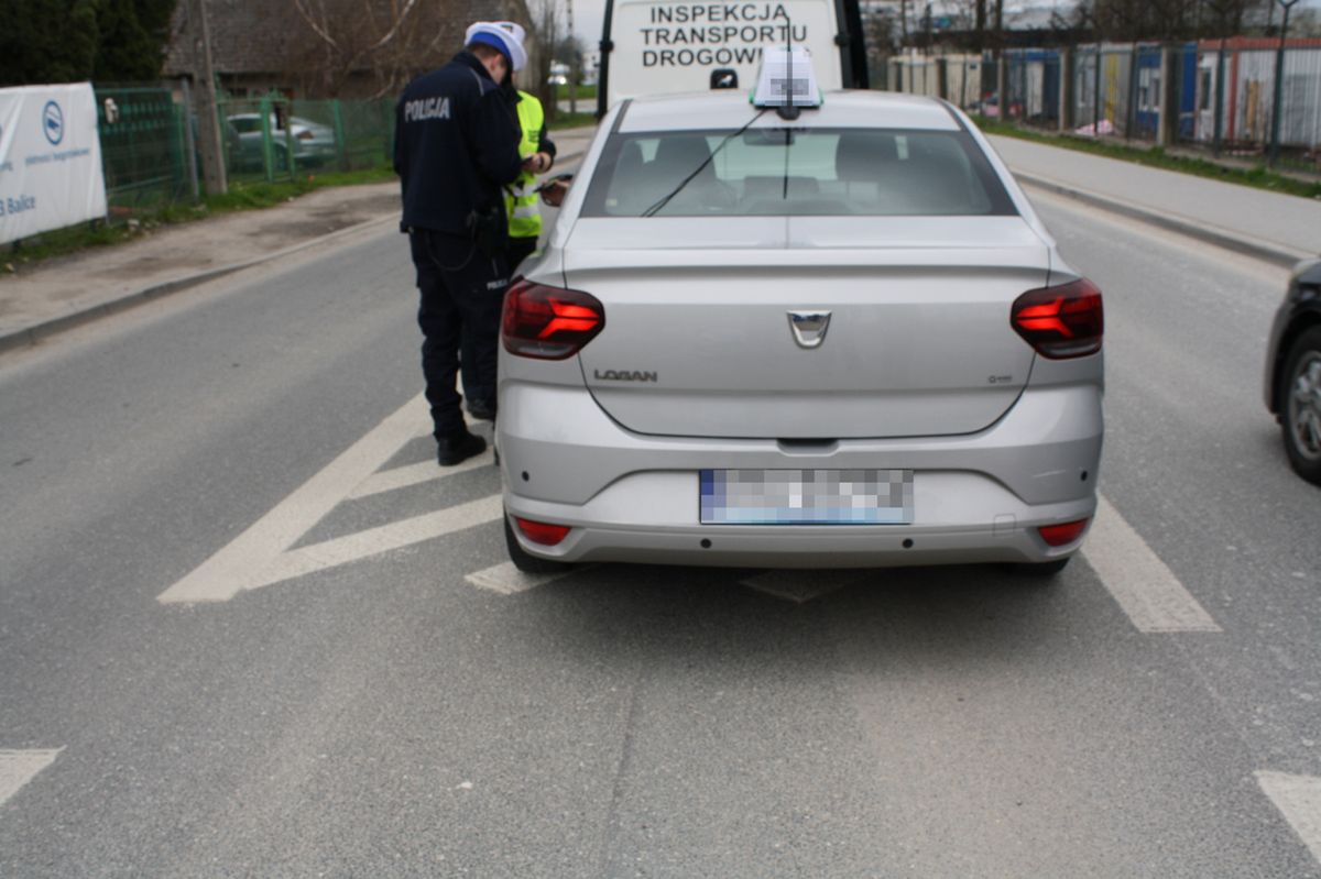 Masowe kontrole przewoźników aplikacji mobilnych w powiecie krakowskim.