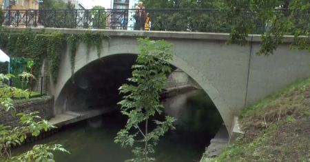 Zrzucił mężczyznę z mostu w Olsztynie. Odpowie za próbę zabójstwa