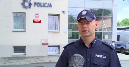 Tajemnicza skrzynia przed domem dziecka. W środku 100 tysięcy złotych i słodycze