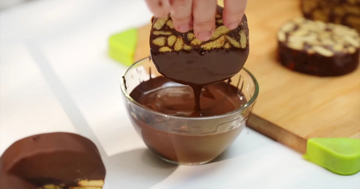 Szybkie ciasteczka czekoladowe - Pyszności; foto: kadr z materiału na kanale YouTube: lecker_und_gesund