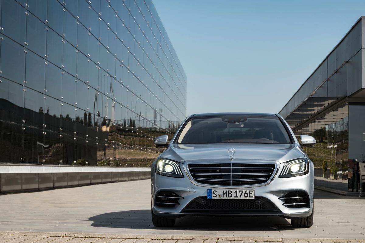 Hybrydowy Mercedes S 560 e: oszczędzanie dla bogatych