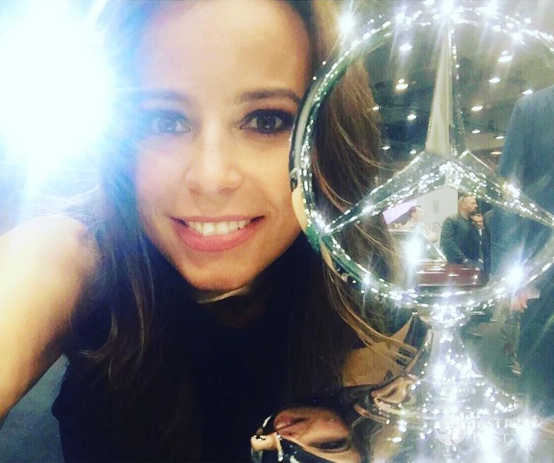 Anna Mucha z logiem mercedesa