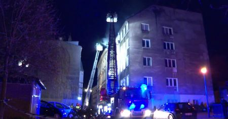 W Szczecinie całkowicie spłonął dach kamienicy. Ewakuowano 18 osób. Nikt nie ucierpiał