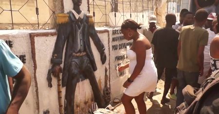 Alkohol na grobie, modlitwy, trumny i świece. Niezwykłe rytuały voodoo na Haiti