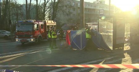 W Sopocie samochód wjechał w słup i przystanek. Dwie osoby nie żyją, a 3 są ranne