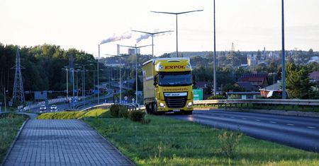 Firmy transportowe podają, że o 40 proc. spadła liczba realizowanych kursów przez epidemie
