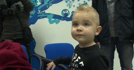 3-letniego Mikołaja wyciągnięto z płonącego samochodu