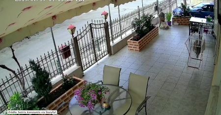Drgające samochody i tynk odpadający ze ścian budynków. Trzęsienie ziemi w Grecji
