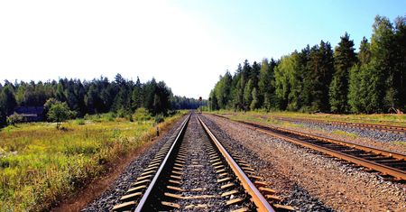 Gminy tracą na kolejowym absurdzie