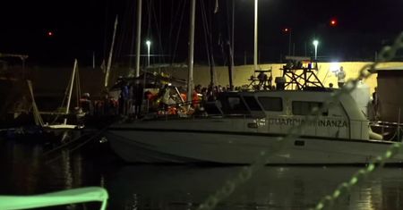 Drugi statek z 41 imigrantami na pokładzie przybił do portu na włoskiej Lampedusie