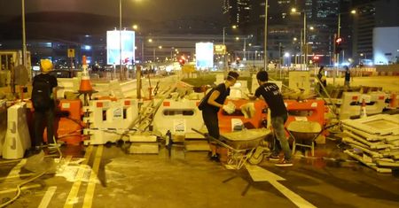 Kolejna noc protestów w Hongkongu
