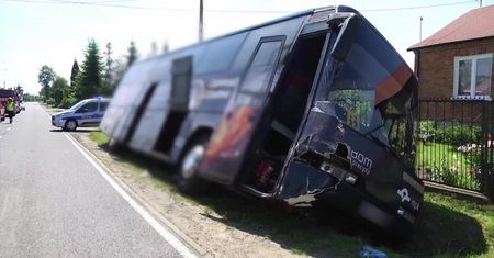 Wypadek autokaru wiozącego dzieci