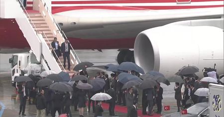 Światowi przywódcy przylatują do Osaki na szczyt G20