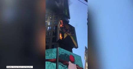 Strażacy ugasili płonący billboard na Times Square