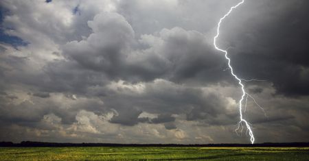 W poniedziałek możliwe gwałtowne burze i gradobicia. Będzie ciepło i wilgotno