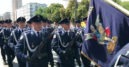 Uczestnicy “Marszu Mokotowa” oddali cześć twórcom hymnu walczącej dzielnicy. Uroczystości 75. rocznicy wybuchu Powstania Warszawskiego