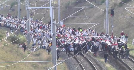 Ekolodzy zablokowali tory i maszyny górnicze. Protest przeciw wycince lasu Hambach w Niemczech