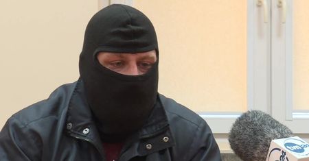 Napadali na hurtownie i konwoje. Funkcjonariusze CBŚP zatrzymali cztery osoby za napady z lat 90.
