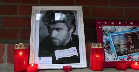 Minęły 2 lata od śmierci George’a Michaela. Fani upamiętnili wokalistę pod jego domem