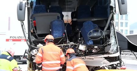 Wypadek autokaru w Szwajcarii. Jedna osoba nie żyje, a 44 są ranne