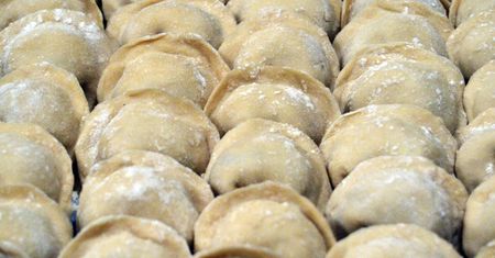 Filetowanie karpia, lepienie uszek i przygotowanie farszu – wigilijne triki kuchenne