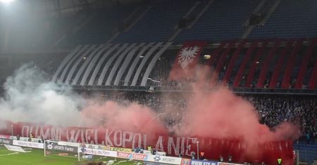 Kibice Lecha w równie dobrej formie, co piłkarze. Widowiskowa oprawa fanów “Kolejorza”