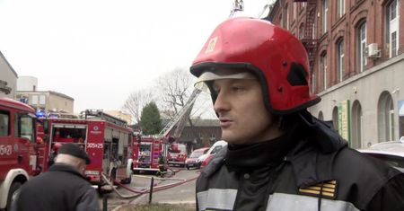 Pożar czterokondygnacyjnego budynku w Łodzi. Pracownicy ewakuowali się przed przyjazdem strażaków
