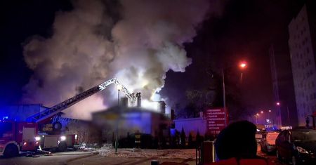 Potężny pożar na warszawskim Służewie. Kilka rodzin straciło dach nad głową