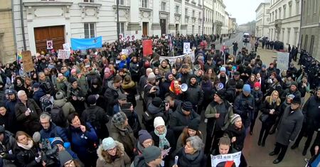 Trwa “Czarny Piątek” na ulicach Warszawy. Protesty przeciwko zaostrzeniu prawa aborcyjnego
