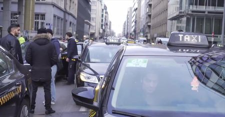 Protest europejskich taksówkarzy przeciwko Uberowi. Zablokowali ulice Brukseli