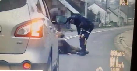 Pijany mężczyzna leżał na środku drogi. “Nie był w stanie sam się podnieść”