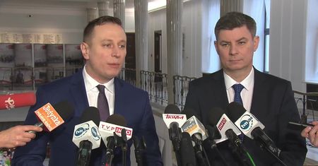 “To arogancja, niech spojrzą w twarz emerytom”, “Nic nie dzieje się po cichu”. Wysokie premie dla członków rządu B. Szydło