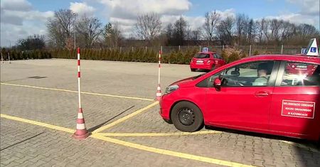 Nauka jazdy z rodzicami. Młodzi kierowcy będą mogli zasiąść za kierownicą bez prawa jazdy