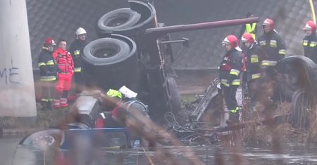 Kierowca zginął uwięziony w kabinie ciężarówki, która spadła z mostu. Jest akt oskarżenia dla podejrzanego