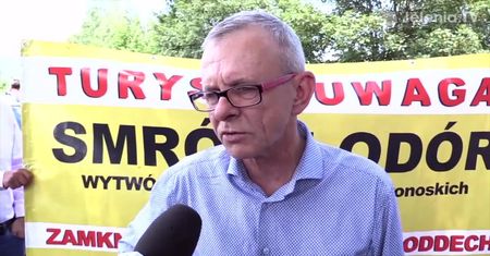 Mają dość odoru i ciągłych pożarów wysypisk. Protest mieszkańców Kostrzycy k. Jeleniej Góry