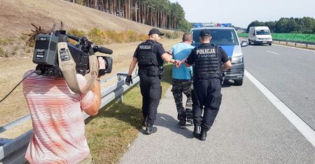 MIAŁ 4 PROMILE NA A2. EKIPA POLSATU POMAGA W ZATRZYMANIU