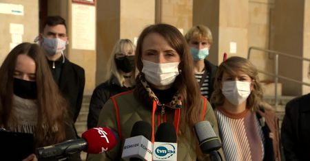 Lewica apeluje do rządu, aby zniósł “areszt domowy” dla uczniów w ferie