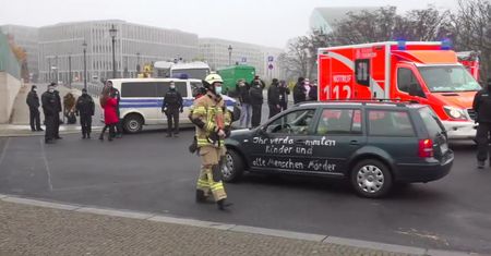 Samochód wjechał w bramę urzędu kanclerz Niemiec