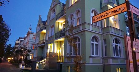 Pustki w hotelach i restauracjach w Świnoujściu. Miasto chce wesprzeć przedsiębiorców kwotą przekraczającą 20 mln zł
