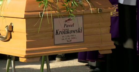 Rodzina, przyjaciele i fani pożegnali Pawła Królikowskiego. Aktor spoczął na Powązkach