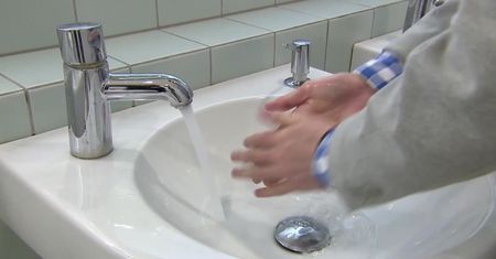 Jak ustrzec się przed wirusami w trakcie podróży samolotem? Przestrzegaj następujących zasad