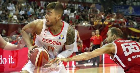 Polscy koszykarze sensacyjnie pokonali mistrzów świata – Hiszpanów 80:69 w kwalifikacjach do Eurobasketu.